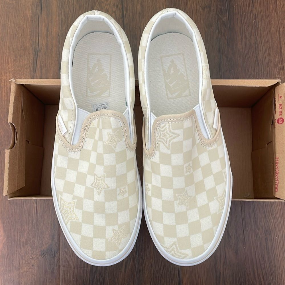 vans women classic slip on checkboard stars Tan size 6.5